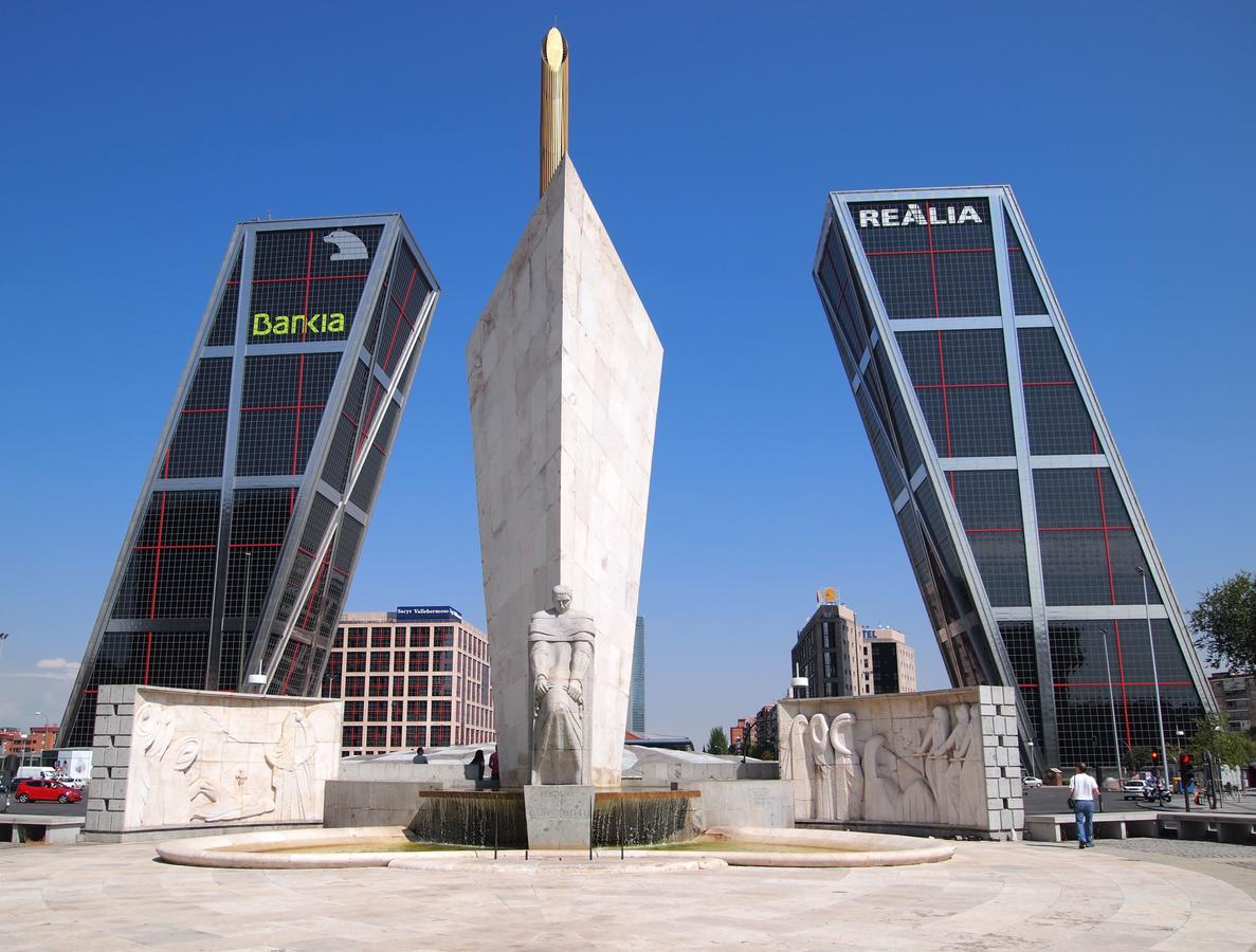 Atico Puerta De Europa Apartment Madrid Exterior photo